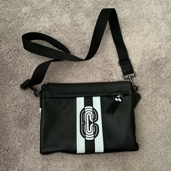 Coach New York large pouch shoulder bag QBQ6S black silver new $398 89914